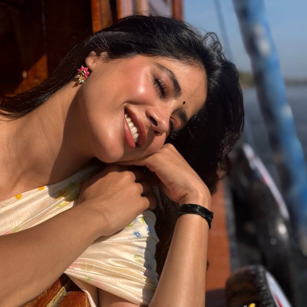 Janhvi Kapoor Reveals Her DIY Skincare Secret Passed Down by Sridevi