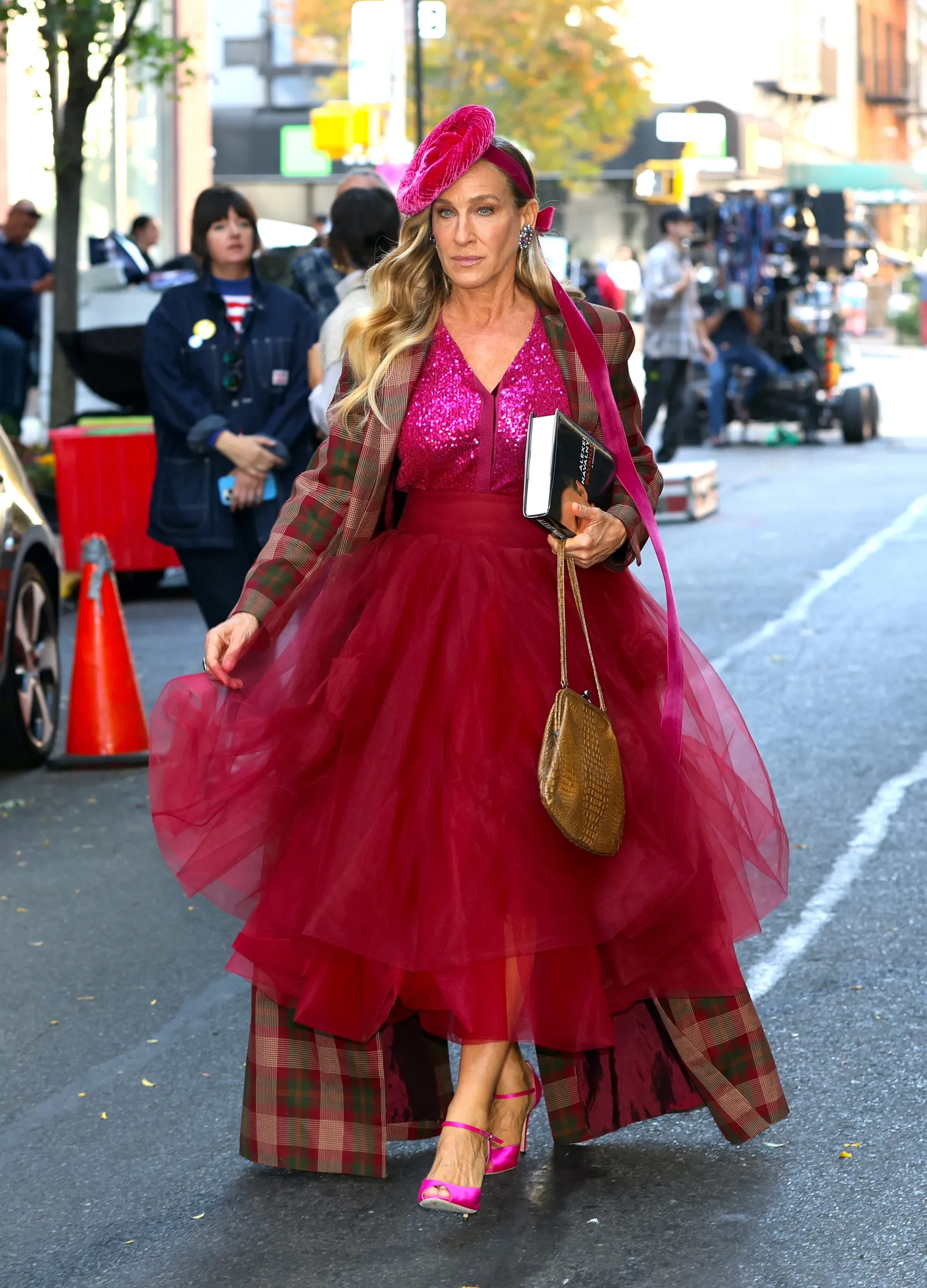 Carrie Bradshaw’s Final Outfit: A Joyful Fashion Farewell in And Just Like That…