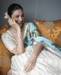 Tabu Brings Elegance Alive in Hand-Painted Kalamkari Dupatta and Banarasi Silk Lehenga