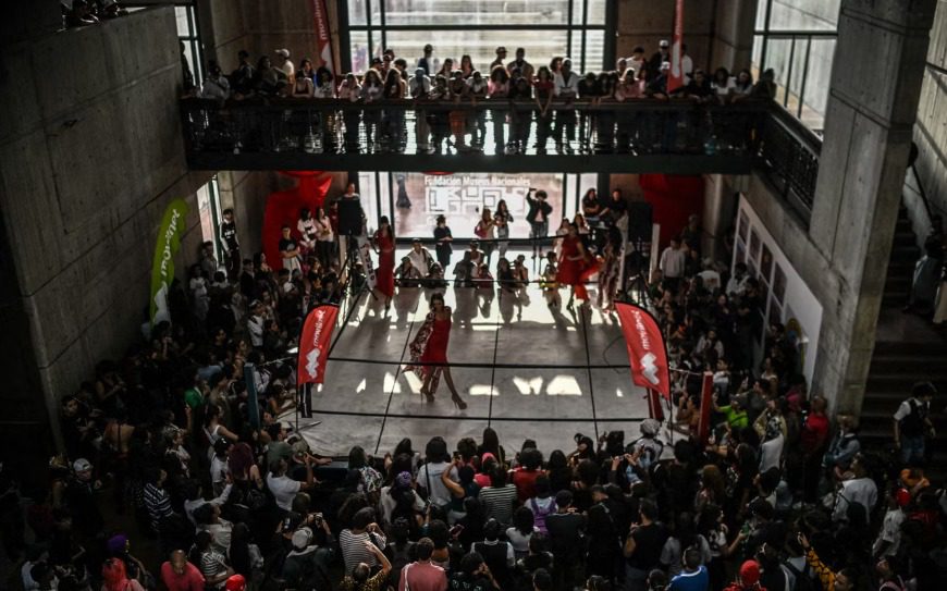 Venezuela’s “Battle of Outfits” Celebrates Identity, Resistance, and Unconventional Fashion