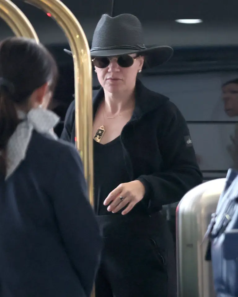 Kelly Clarkson Wears $22K ‘Healing’ Pendant After Ex’s Death