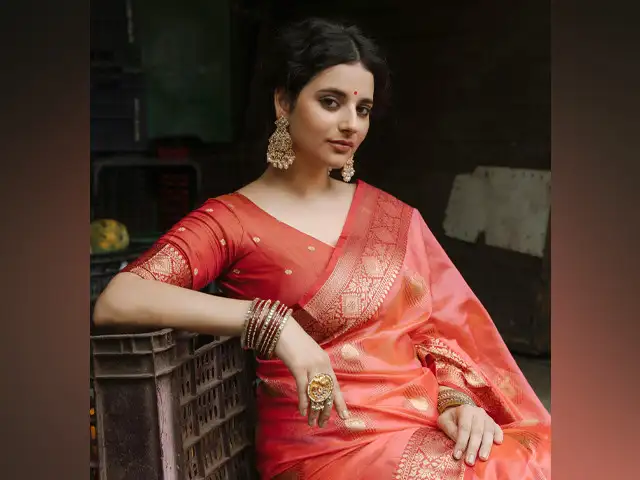 What Makes Zari Authentic? A Deep Dive Into Tradition vs. Imitation