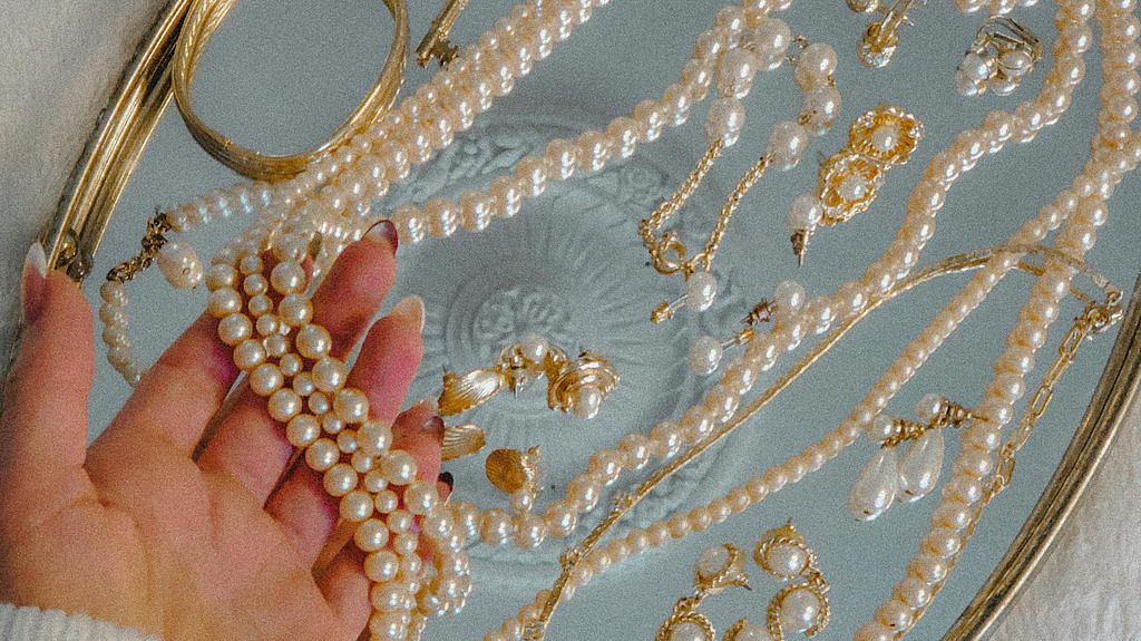 Estate vs Vintage Jewellery: Know the Difference Before You Buy