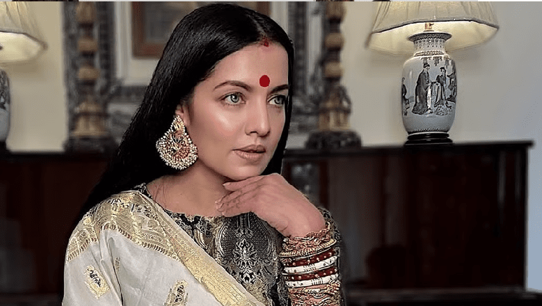 Celina Jaitly Shines in Gold and Ivory Swarnachari Saree: