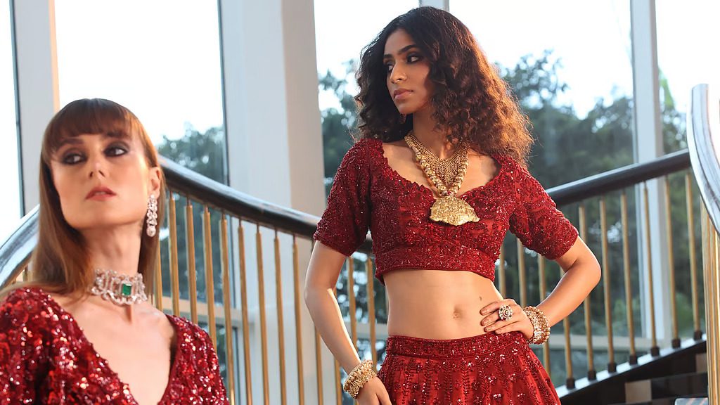 Vikram Phadnis Celebrates 35 Glorious Years in Fashion with His New Collection ‘Ananta’