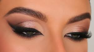 A Gold Smoky Eye Is the Beauty Look to Try This Diwali