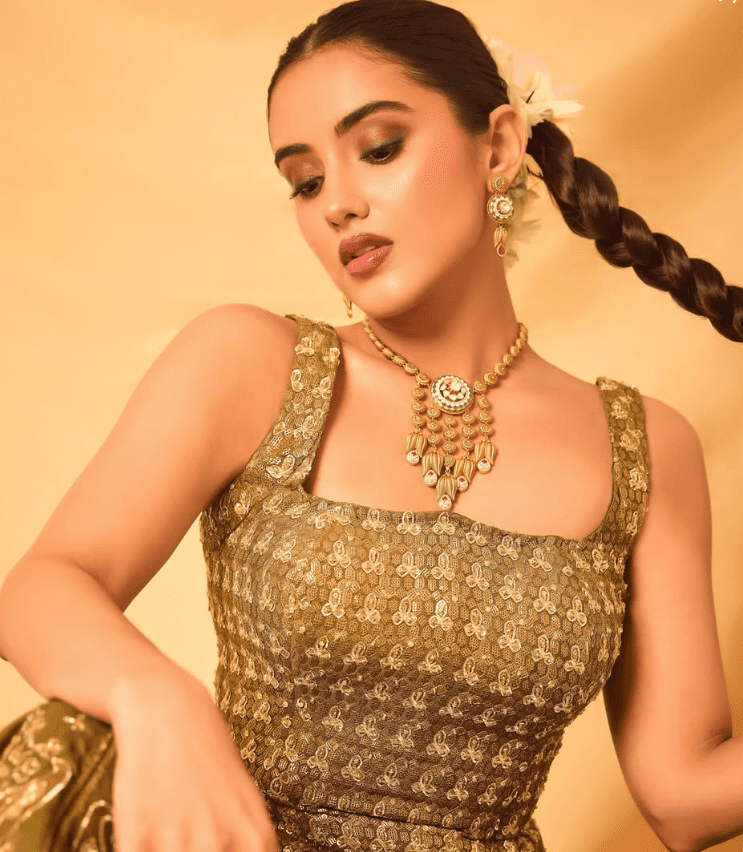 Malvika Sharma in ‘Braided Queen’ Look: A Photoshoot of Regal Elegance