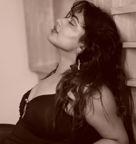 Inaya Sulthana Stuns in All-Black Attire, Wins Hearts Online